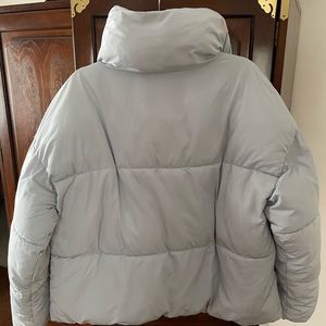 Women’s Free People short puffer jacket size M. Very light blue